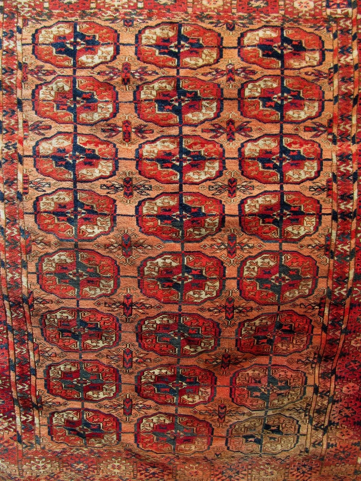 EXCELLENT ANTIQUE TEKKE BOHKARA ESTATE CARPET WITH SOFT MUTED COLORWAY