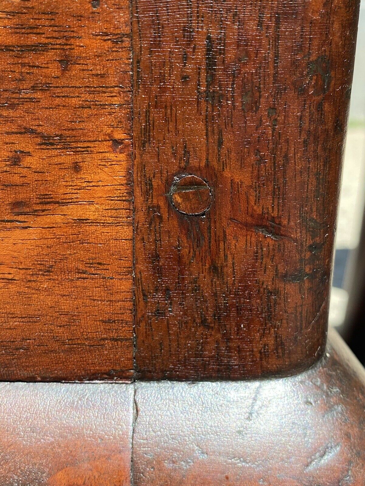 18TH C ANTIQUE PAIR OF PENNSYLVANIA CHIPPENDALE WALNUT TRIFID FOOT SIDE CHAIRS