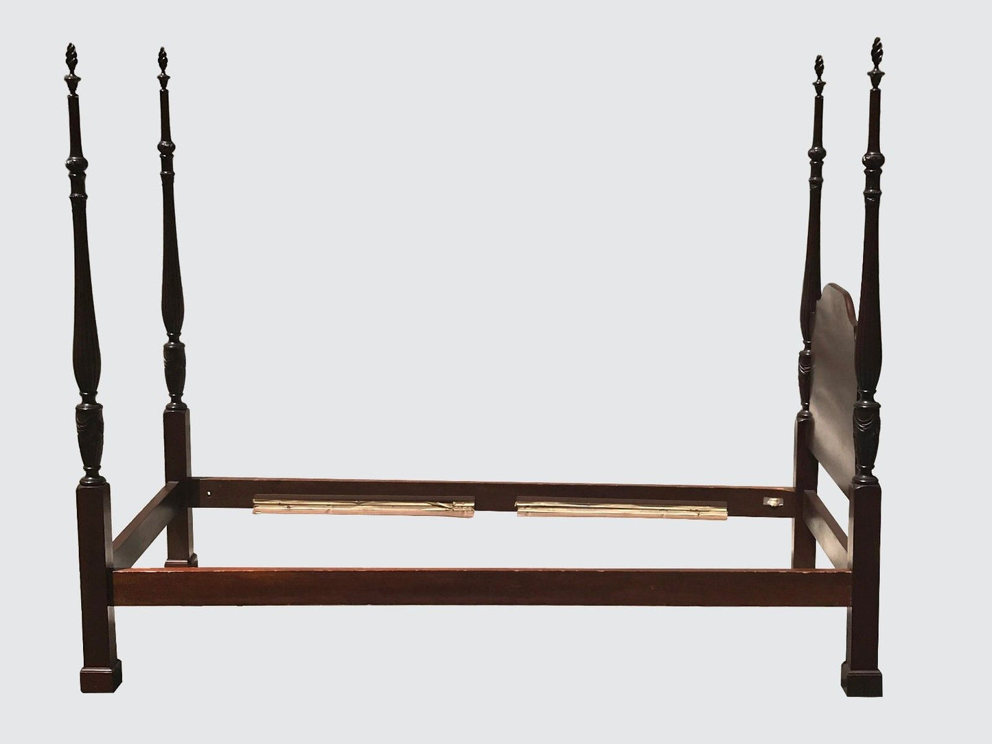 WONDERFUL PAIR OF CENTENNIAL FEDERAL STYLE MAHOGANY PLANTATION STYLE CUSTOM BEDS