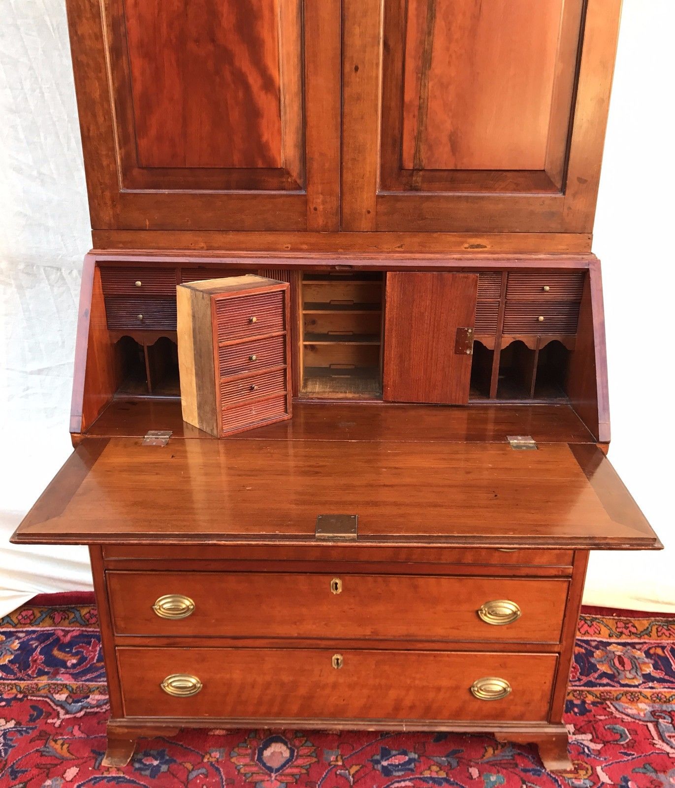 ULTRA RARE 18TH CENTURY CHERRY CONNECTICUT HEPPLEWHITE DOUBLE BLANK DOOR DESK