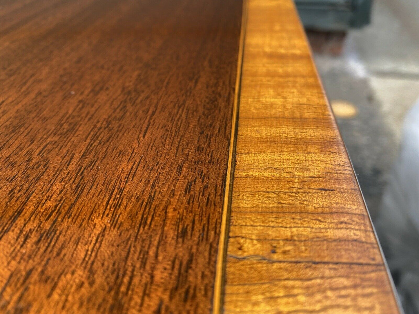 20TH C FEDERAL ANTIQUE STYLE MAHOGANY & SATINWOOD DINING / BANQUET TABLE 8+ FEET