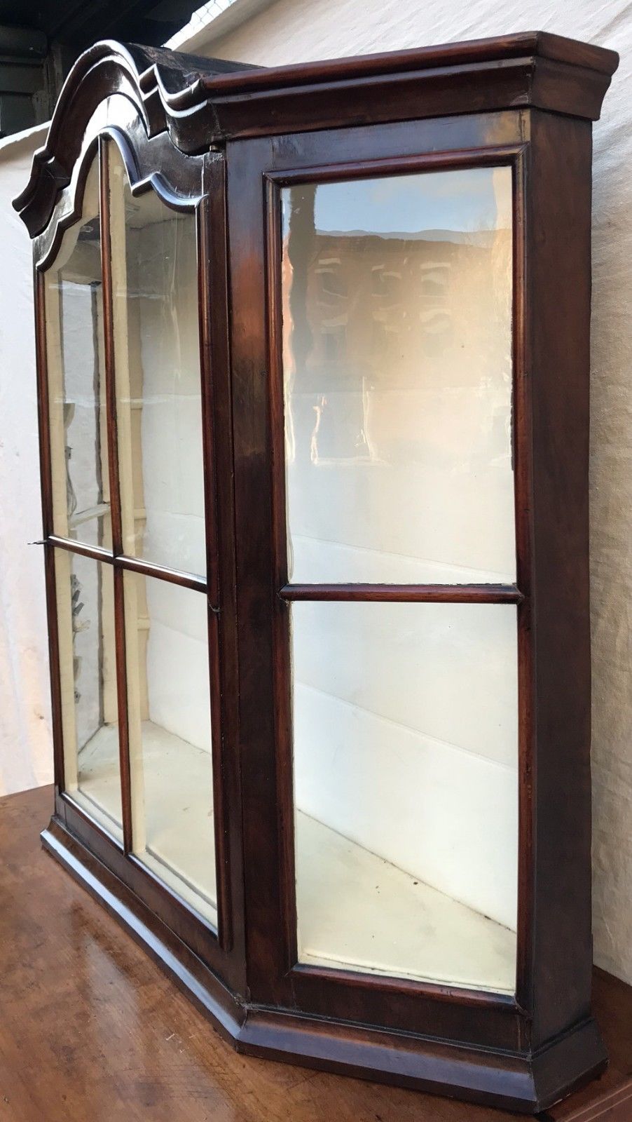18TH CENTURY WILLIAM & MARY PERIOD WALL CABINET VITRINE W/TOMBSTONE BONNET