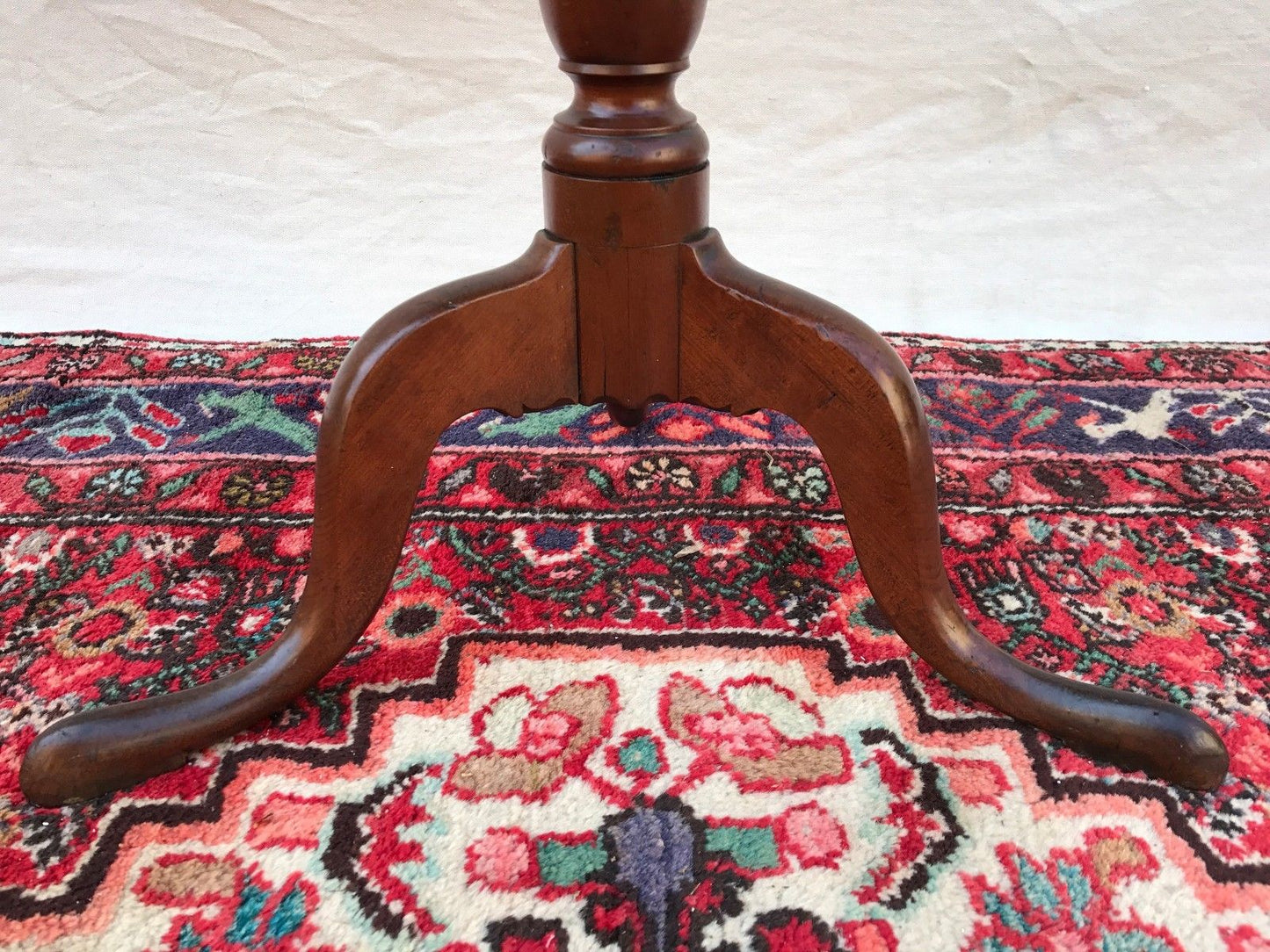 18TH CENTURY QUEEN ANNE PERIOD SPIDER LEG PORRINGER TOP CANDLESTAND