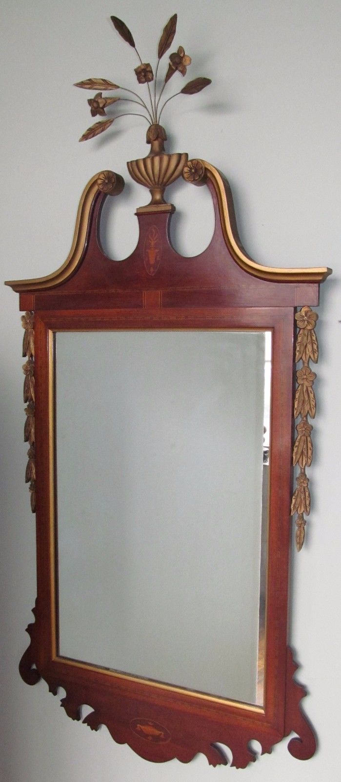 FINELY INLAID FEDERAL MAHOGANY MIRROR WITH CARVED & GOLD GILT EMBELLISHMENTS