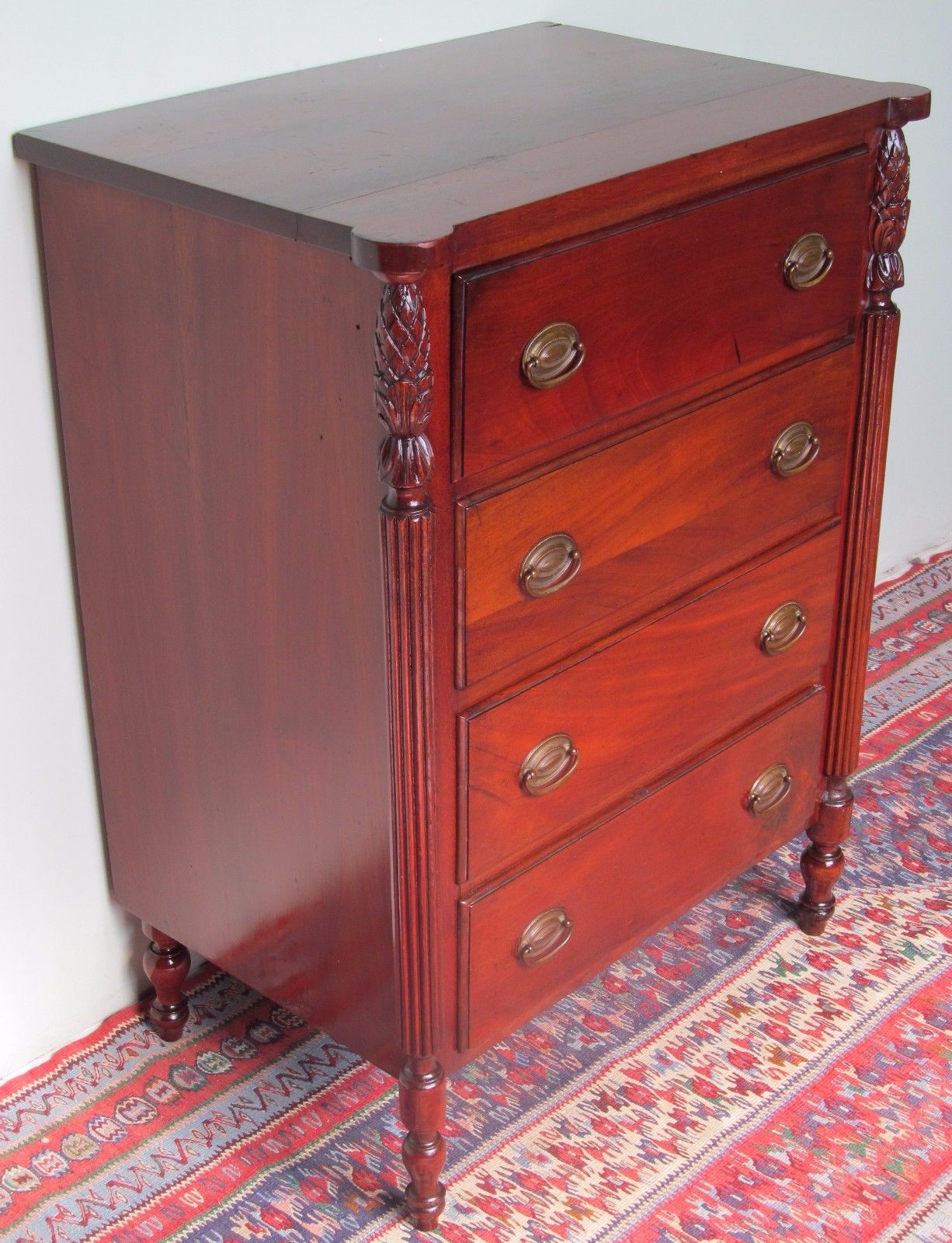 EXCEPTIONALLY FINE SOLID MAHOGANY SHERATON LINGERIE CHEST WITH PINEAPPLE COLUMNS