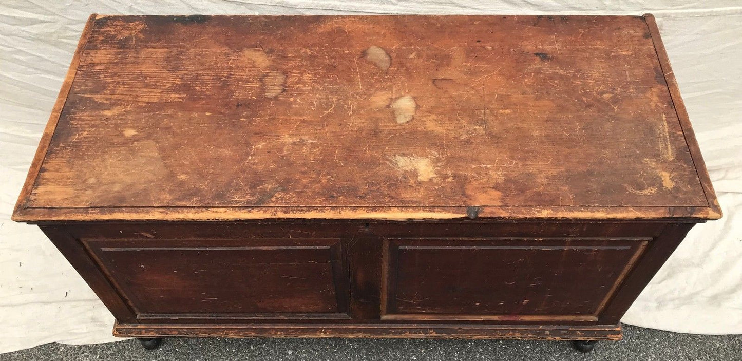 EARLY 19TH C. FEDERAL PERIOD PINE BLANKET BOX W/ DOUBLE PANELED FRONT & TILL