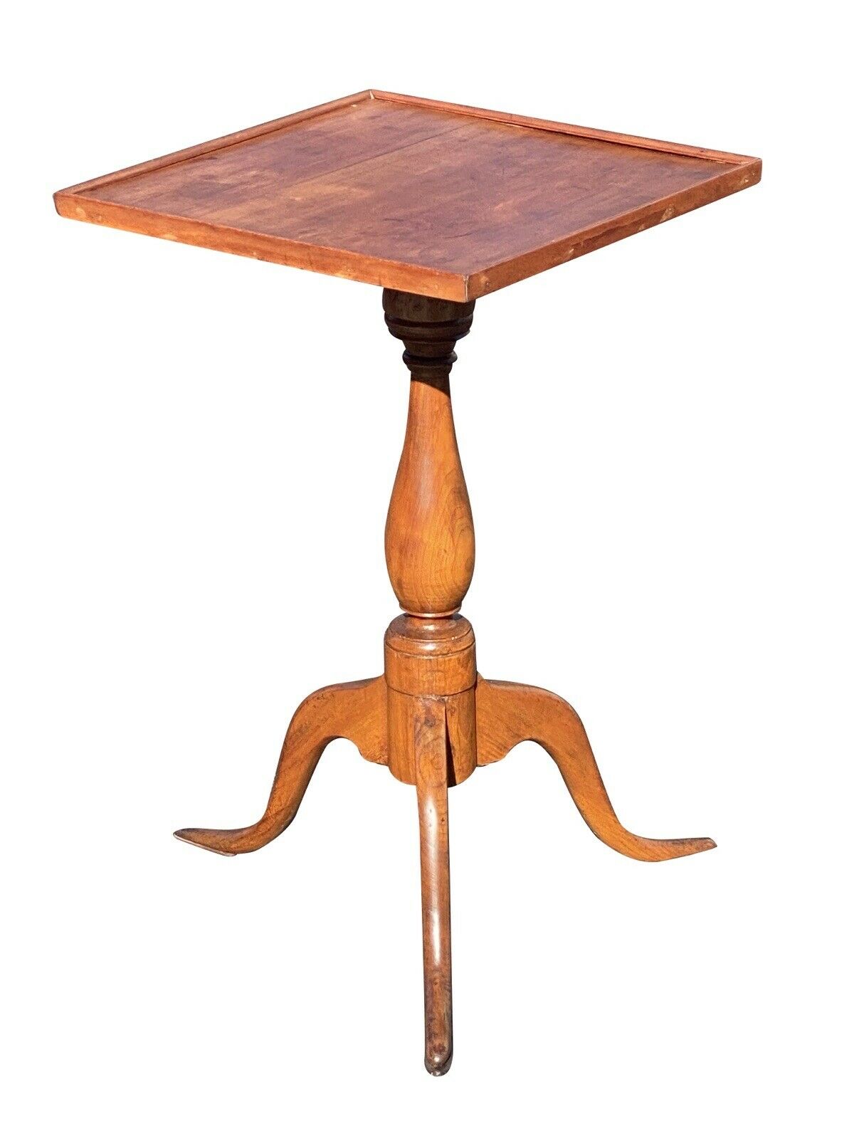 18TH C ANTIQUE QUEEN ANNE CONNECTICUT CHERRY TRAY TOP CANDLE STAND / END TABLE