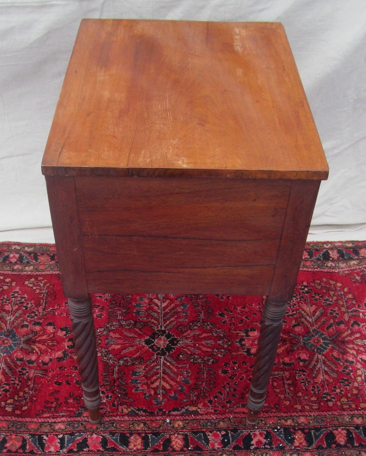 EXCELLENT FEDERAL PERIOD MAHOGANY WORK TABLE WITH SANDWICH GLASS PULLS
