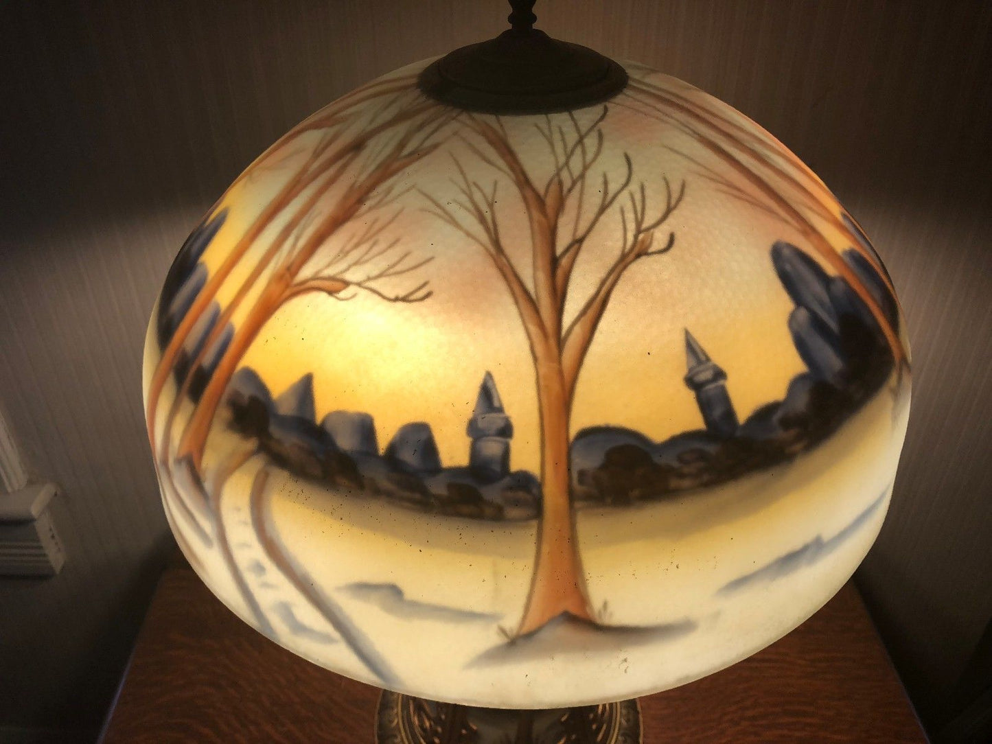 HANDEL CHIPPED ICE REVERSE GLASS PAINTED TABLE LAMP WITH LIGHTED BASE