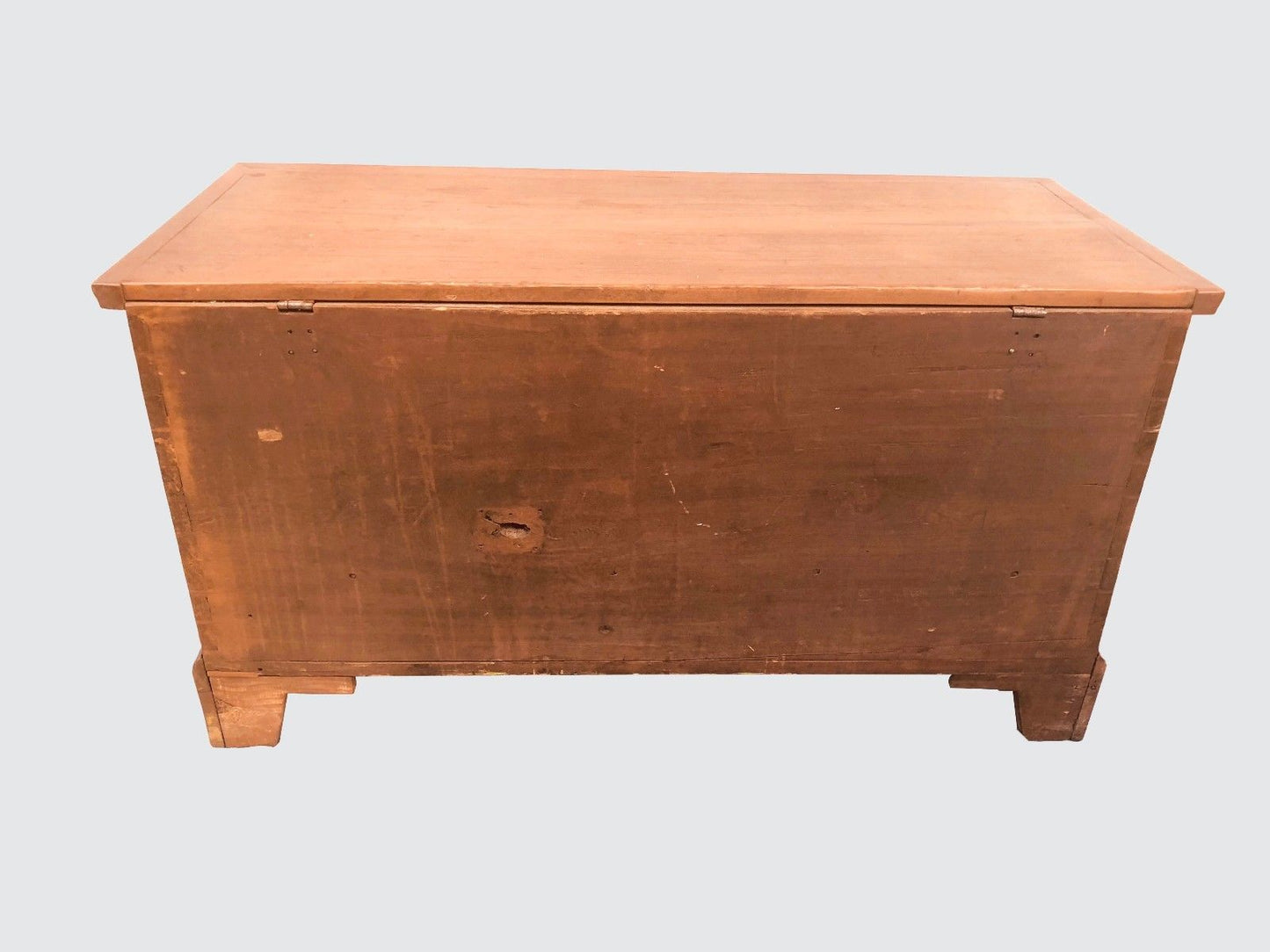 18TH CENTURY QUEEN ANNE PENNSYLVANIA BRACKET CHEST ON BRACKET FEET