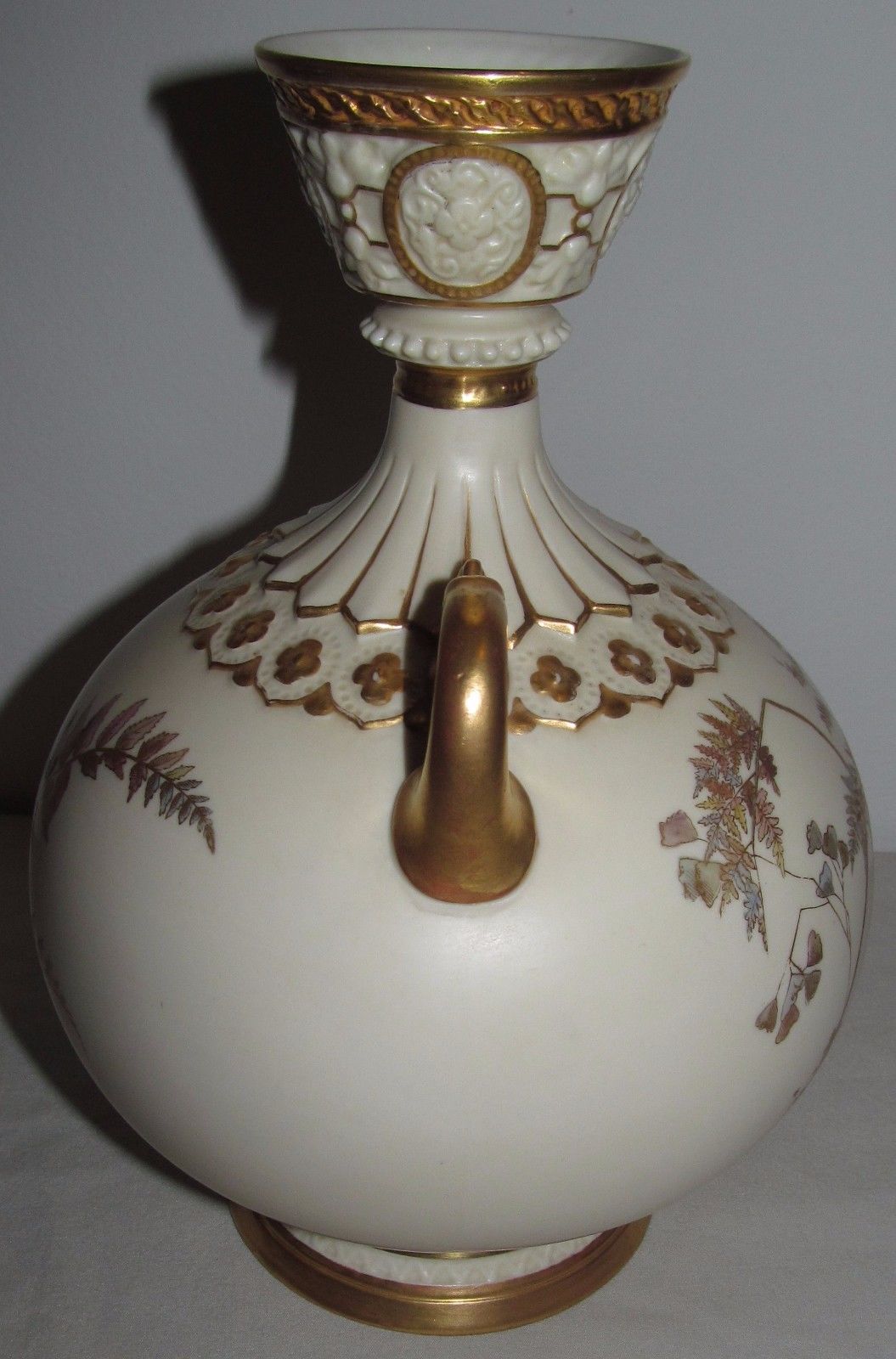 ROYAL WORCESTER DOUBLE HANDLED EWER FORMED VASE