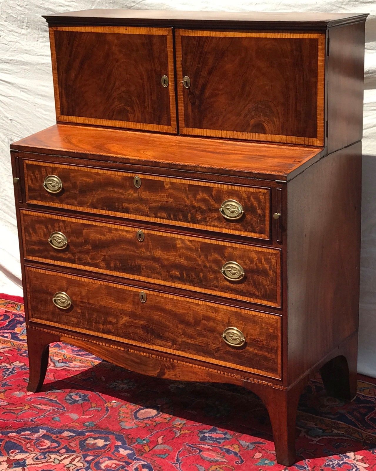 CIRCA 1810 MASSACHUSETTS HEPPLEWHITE MAHOGANY & TIGER MAPLE INLAID LADIES DESK