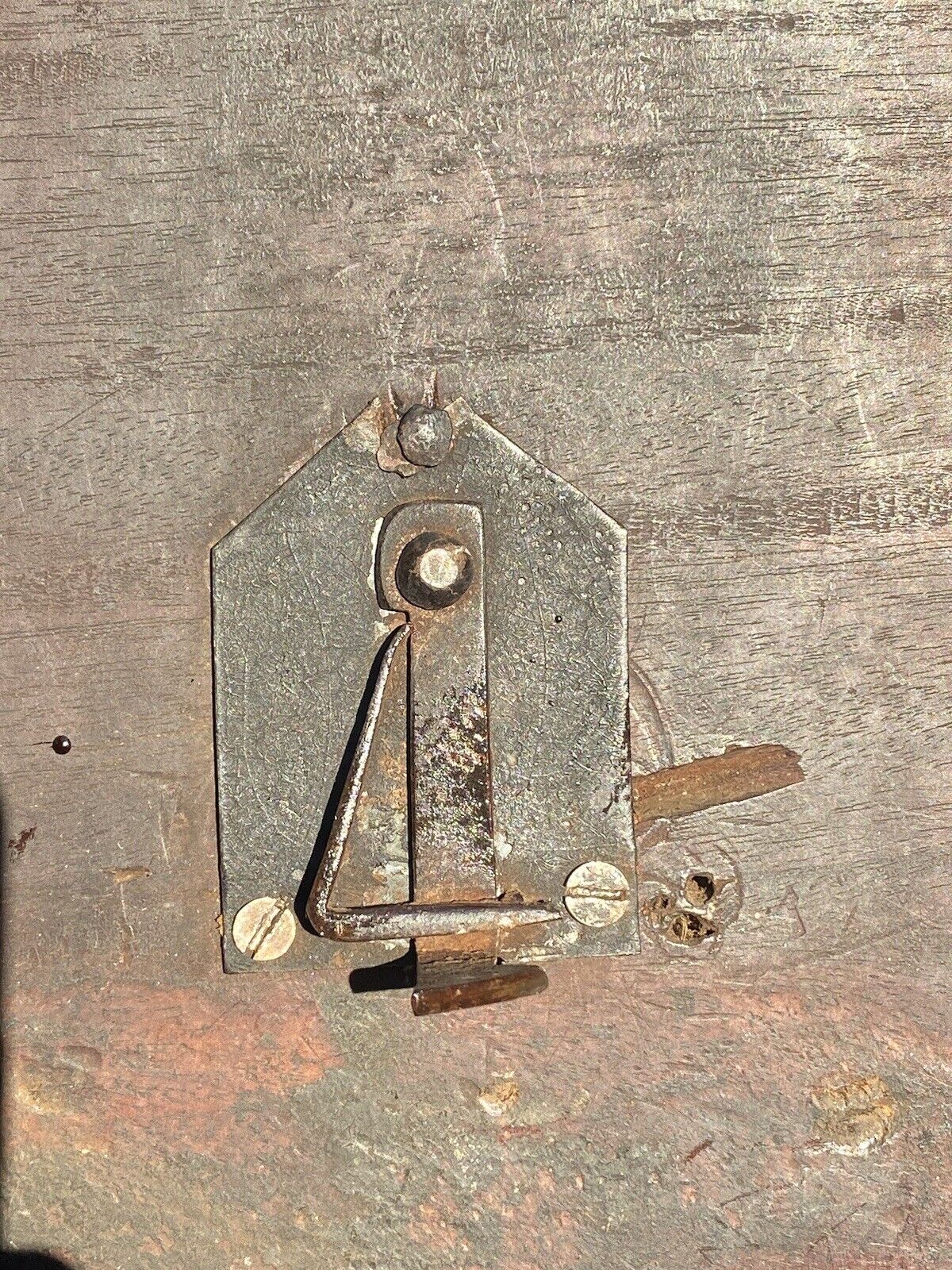 Antique South Carolina Queen Anne Walnut Tilt Top Table on Snake Legs