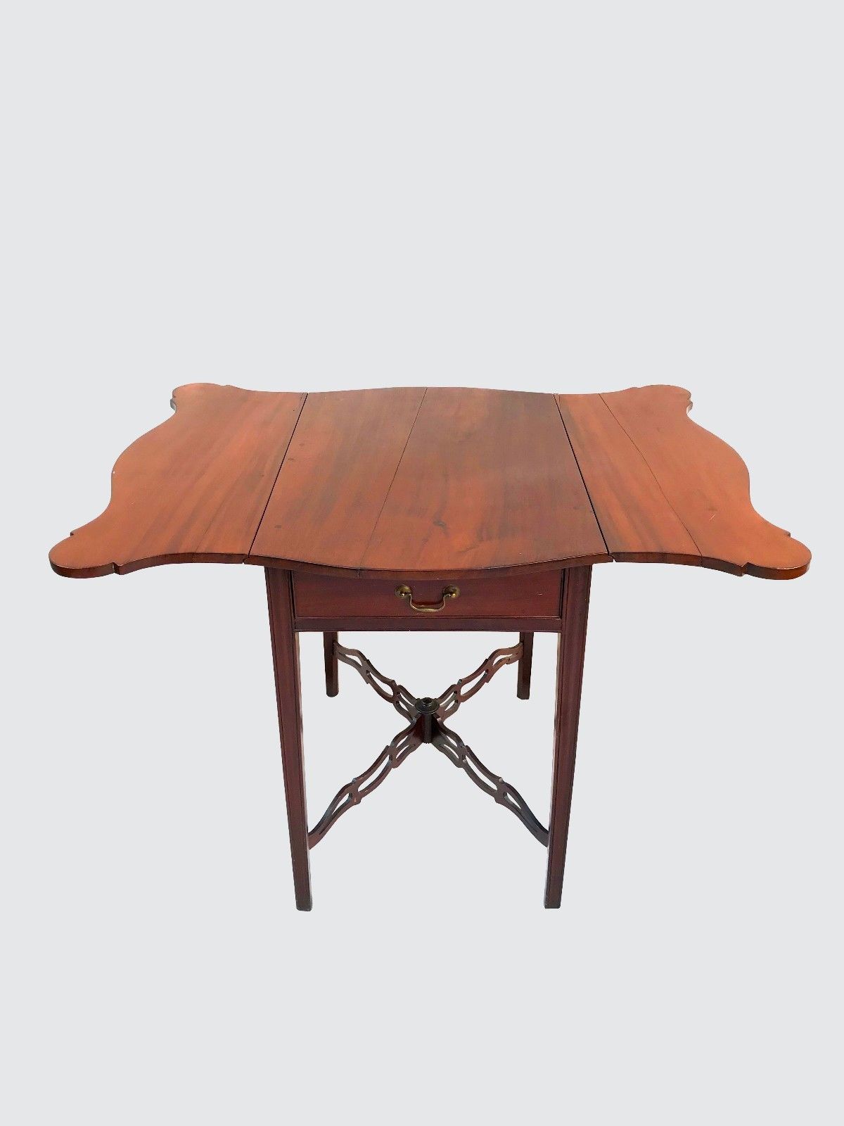 18TH CENTURY CHIPPENDALE CONNECTICUT SHAPED TOP PEMBROKE TABLE-CHAPIN SHOP