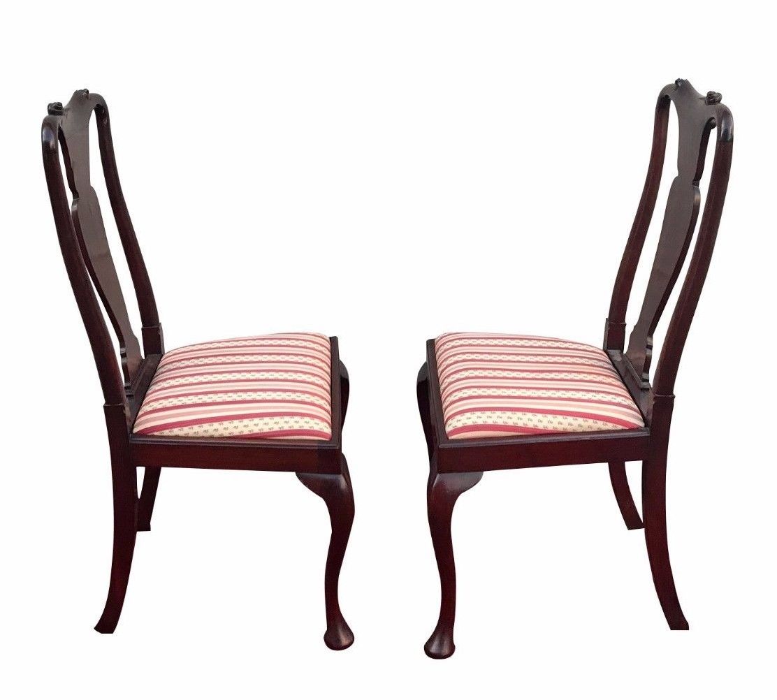 PAIR OF QUEEN ANNE STYLE MAHOGANY SIDE CHAIRS WITH GRACEFUL PAD FEET