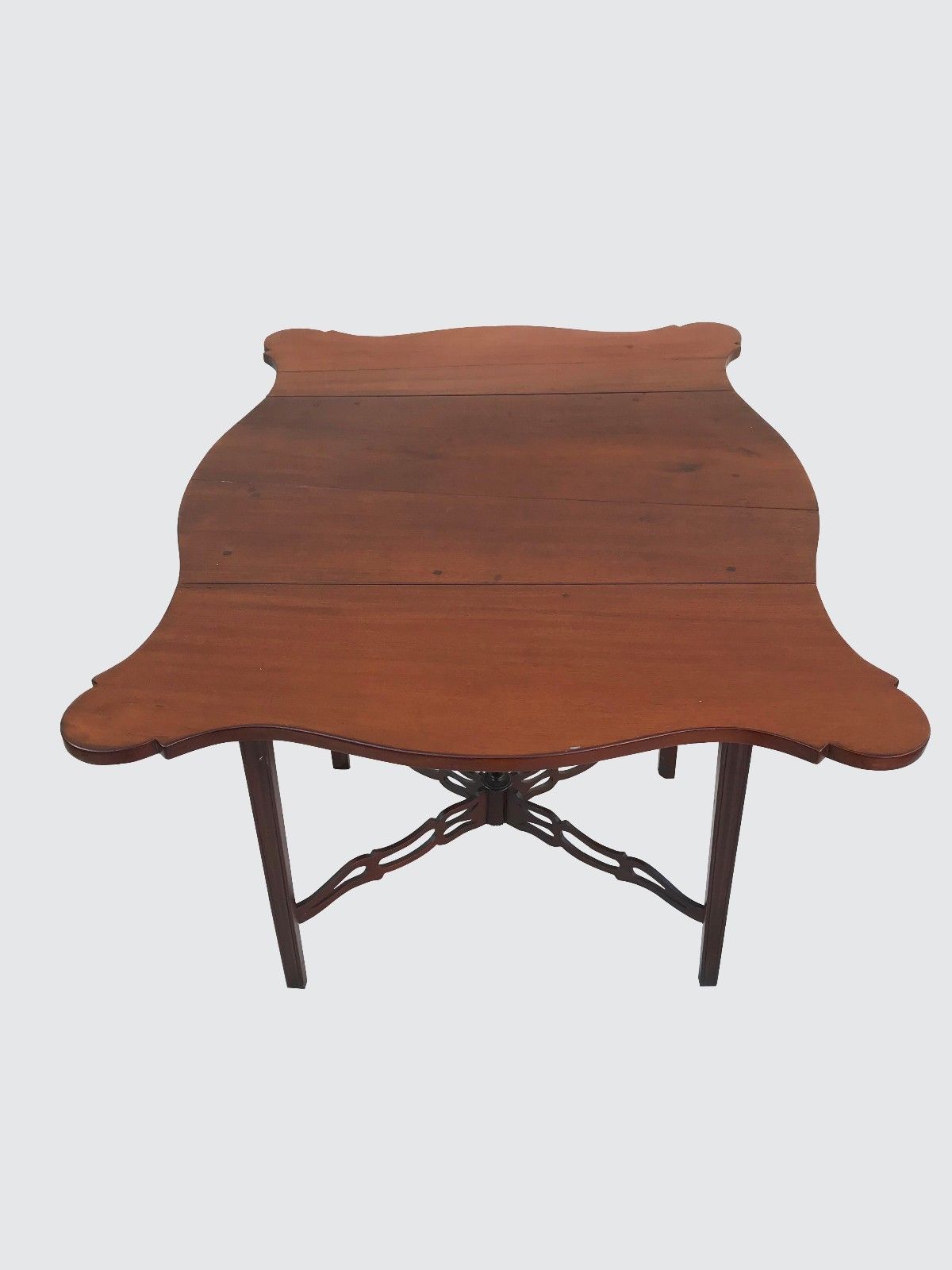 18TH CENTURY CHIPPENDALE CONNECTICUT SHAPED TOP PEMBROKE TABLE-CHAPIN SHOP