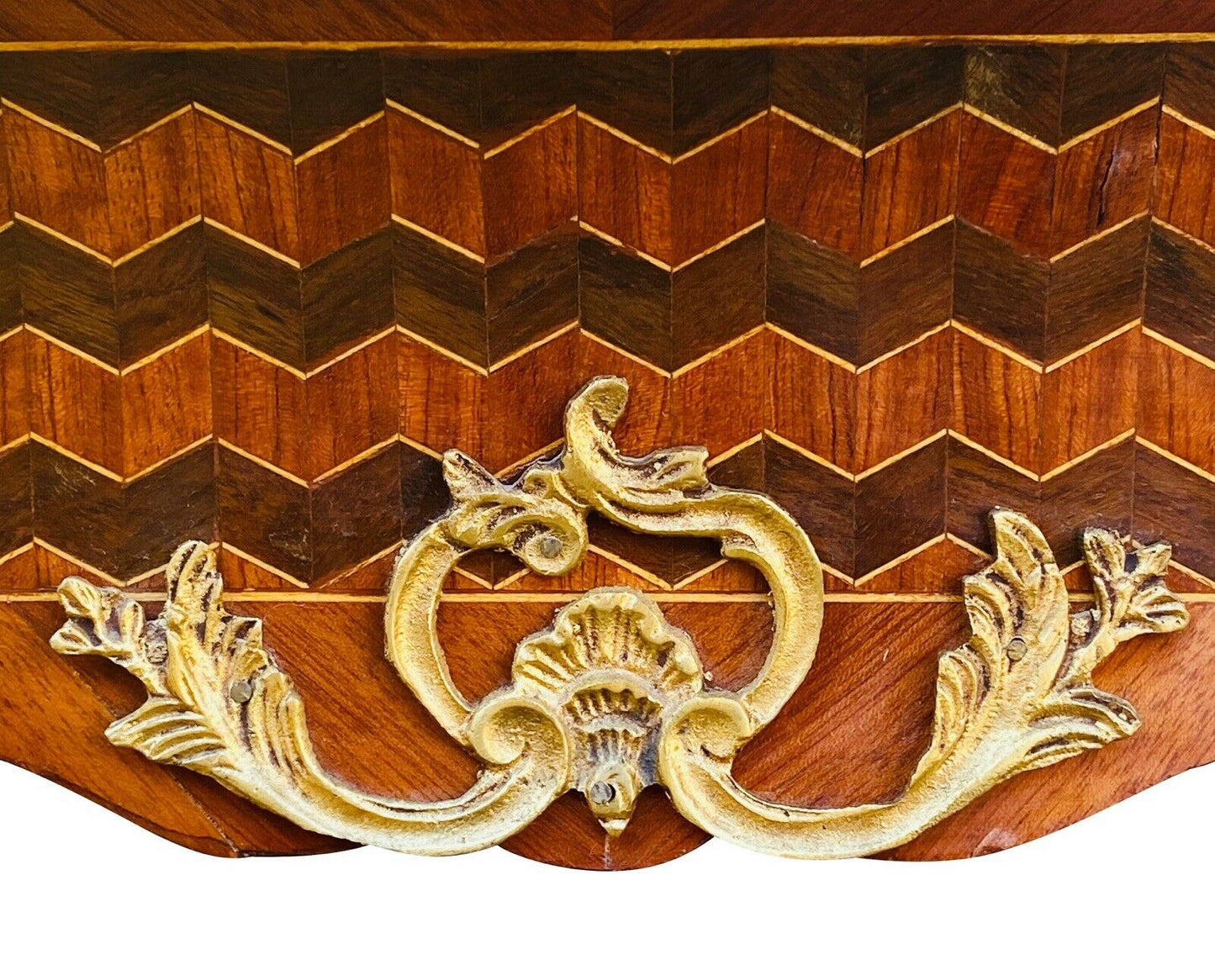20TH C LOUIS XV ANTIQUE STYLE PAIR OF FRENCH PARQUETRY NIGHT STANDS / END TABLES