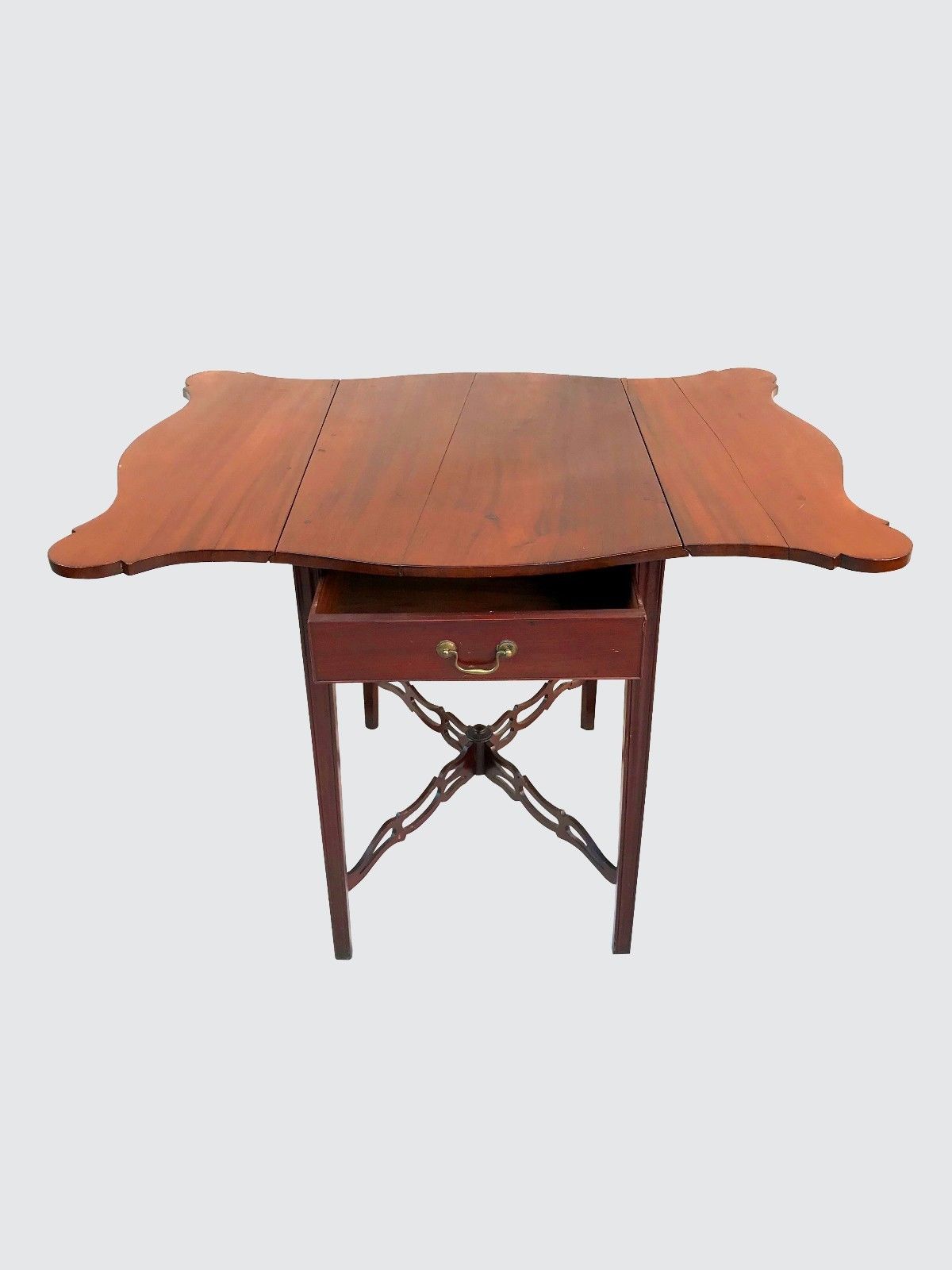 18TH CENTURY CHIPPENDALE CONNECTICUT SHAPED TOP PEMBROKE TABLE-CHAPIN SHOP