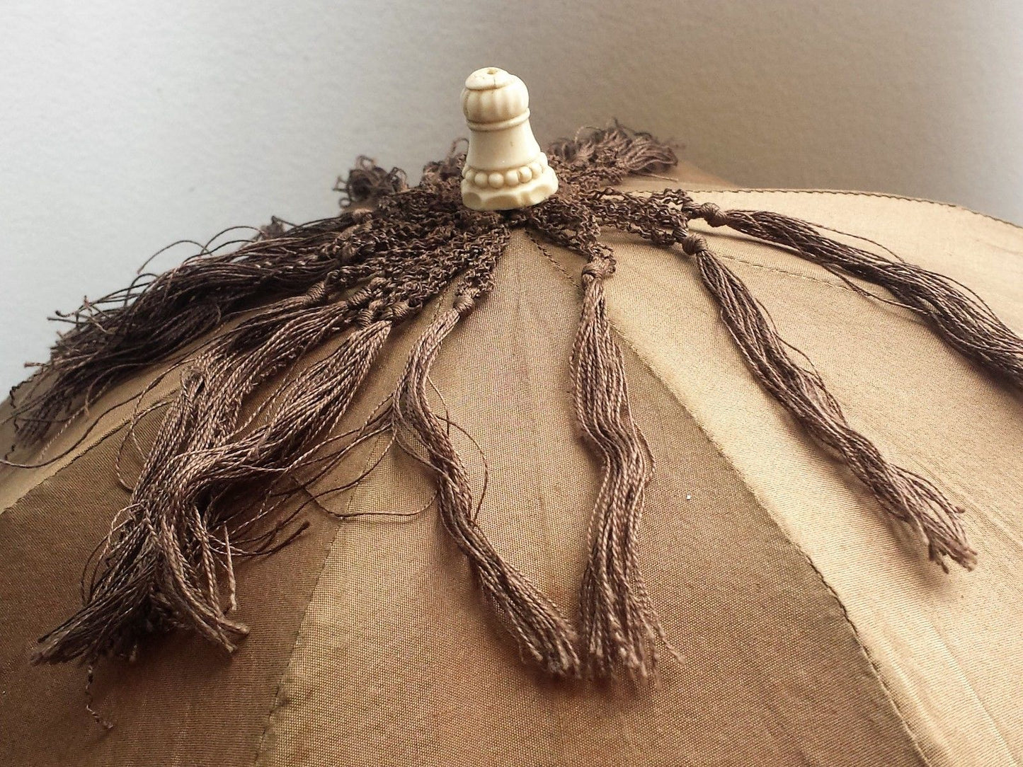 ANTIQUE VICTORIAN DOLLS PARASOL WITH SILK SHADE - WONDERFUL CARVING WORK