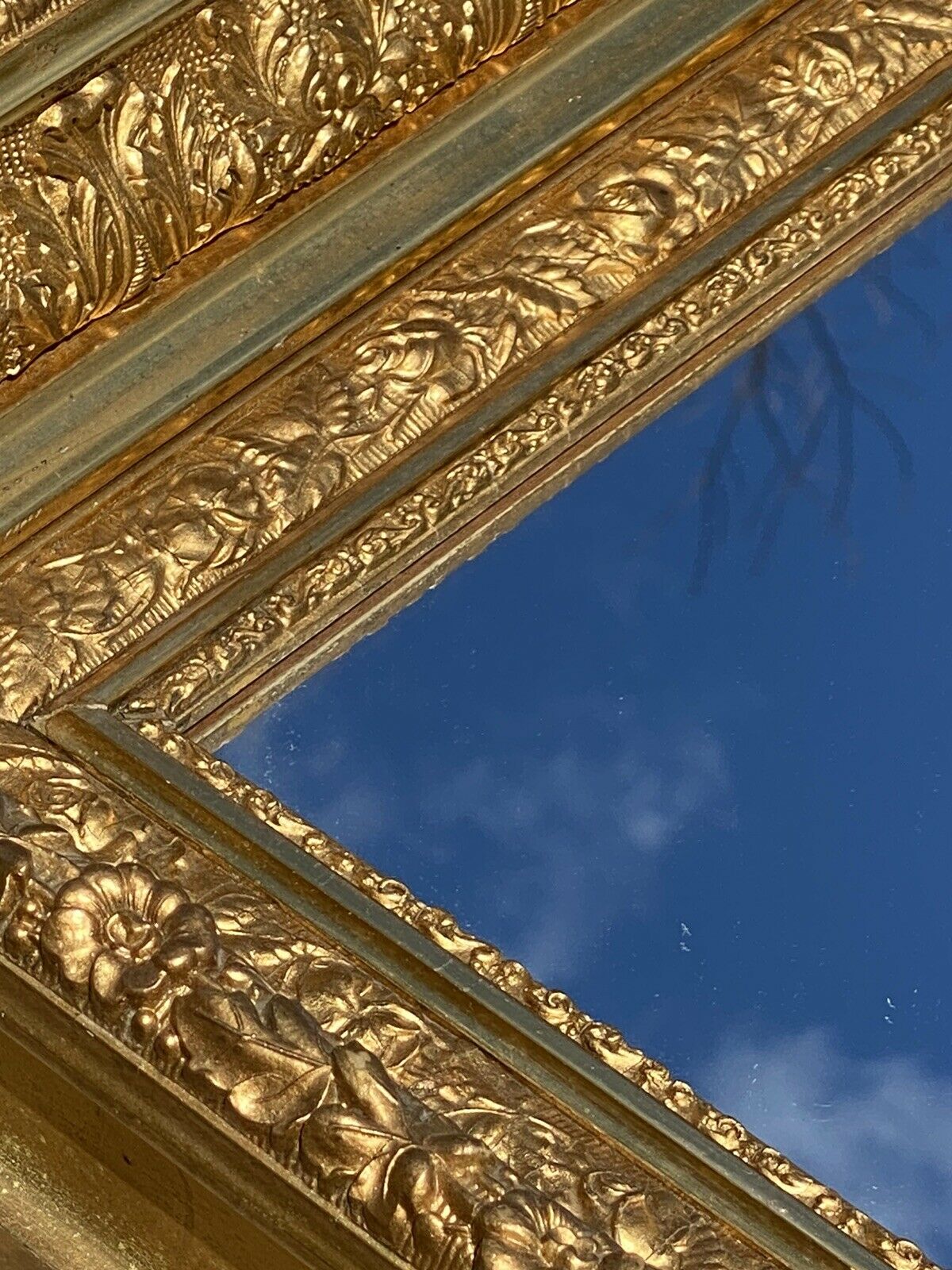 19TH C ANTIQUE VICTORIAN FLORAL CARVED GILT GESSO MIRROR