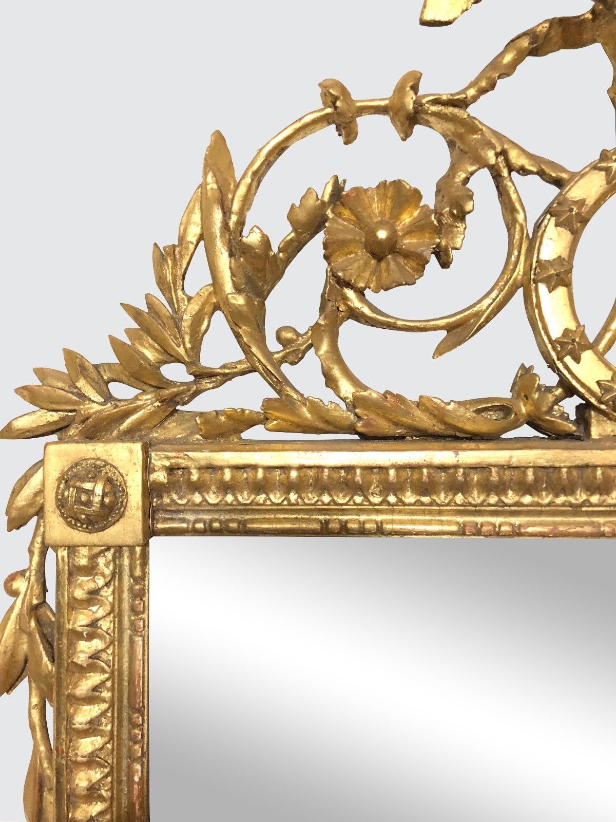 IMPORTANT FEDERAL PERIOD AMERICAN MIRROR WITH EAGLE & 13 STAR SHIELD GOLD GILTED