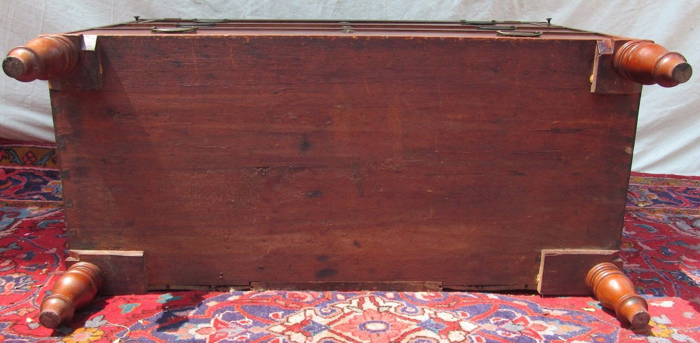 CIRCA 1800 NEW HAMPSHIRE COASTAL LADIES DESK IN B.E.MAPLE & QUILTED CHERRY