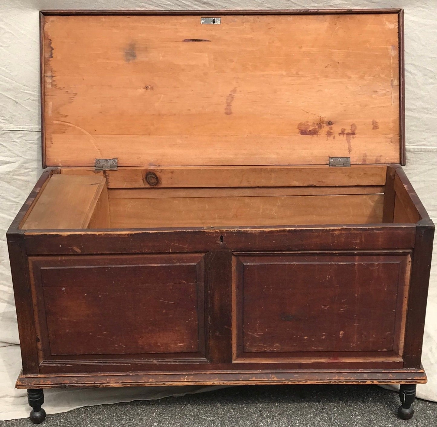 EARLY 19TH C. FEDERAL PERIOD PINE BLANKET BOX W/ DOUBLE PANELED FRONT & TILL