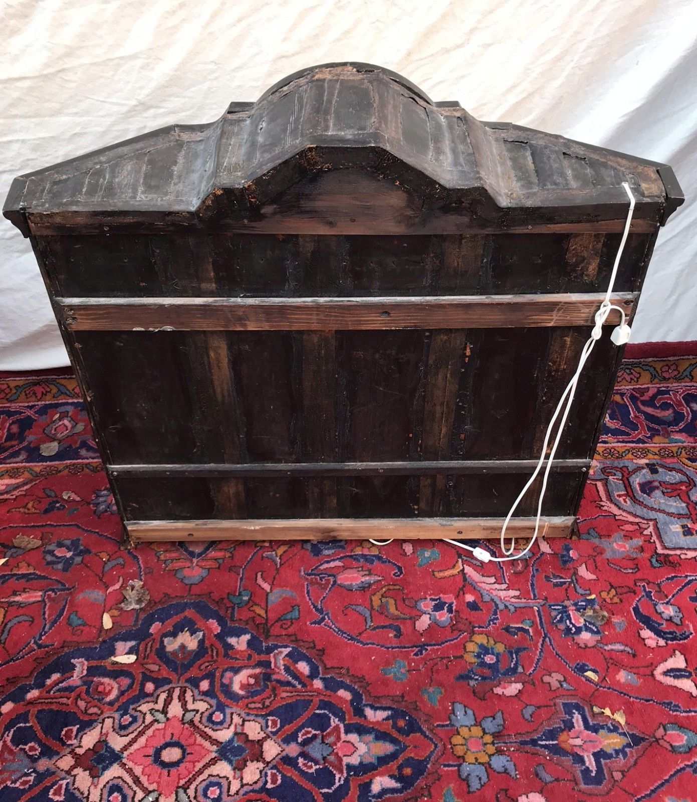 18TH CENTURY WILLIAM & MARY PERIOD WALL CABINET VITRINE W/TOMBSTONE BONNET