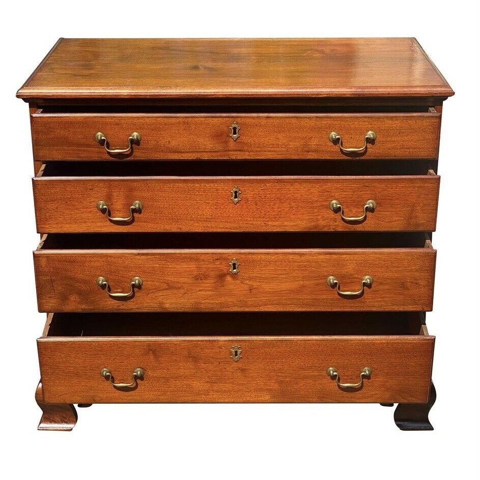 18TH C ANTIQUE CHIPPENDALE PENNSYLVANIA WALNUT BACHELORS CHEST / DRESSER
