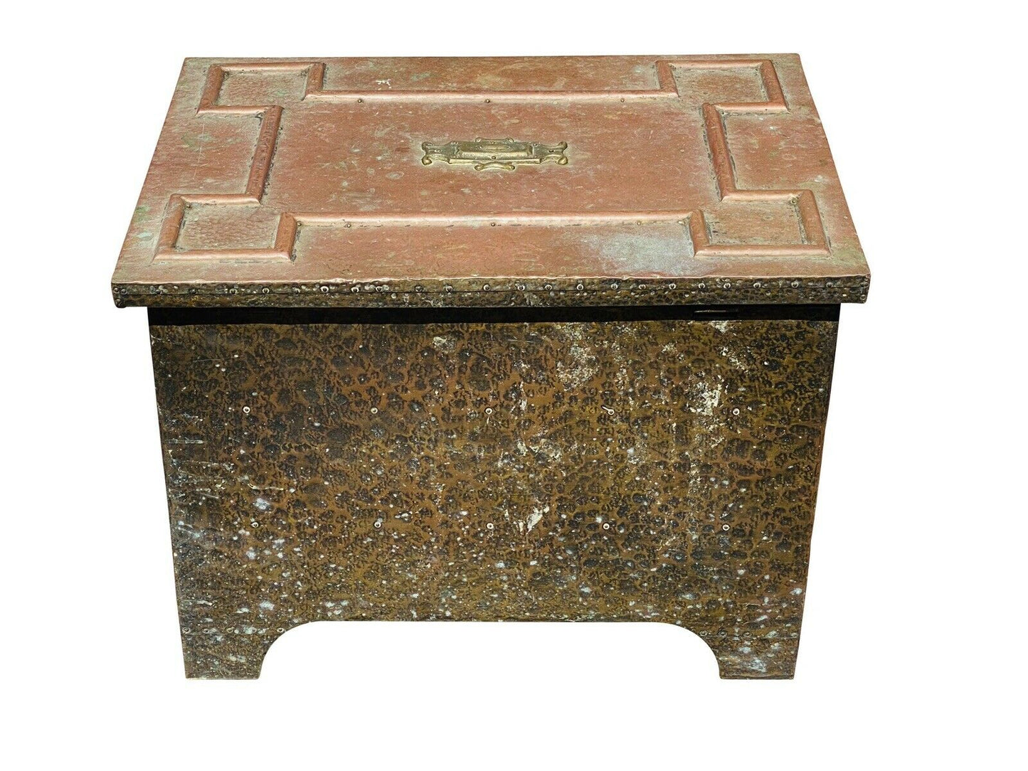 20TH C ANTIQUE ARTS & CRAFTS HAND HAMMERED COPPER KINDLING BOX ~ STRONGBOX FORM