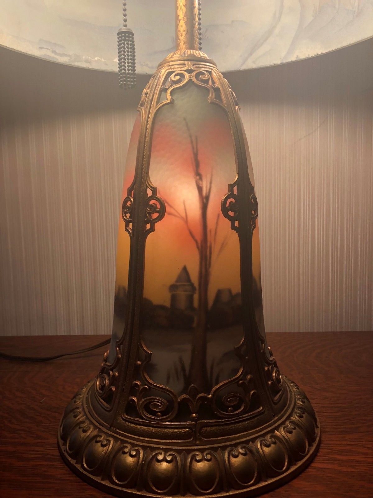 HANDEL CHIPPED ICE REVERSE GLASS PAINTED TABLE LAMP WITH LIGHTED BASE
