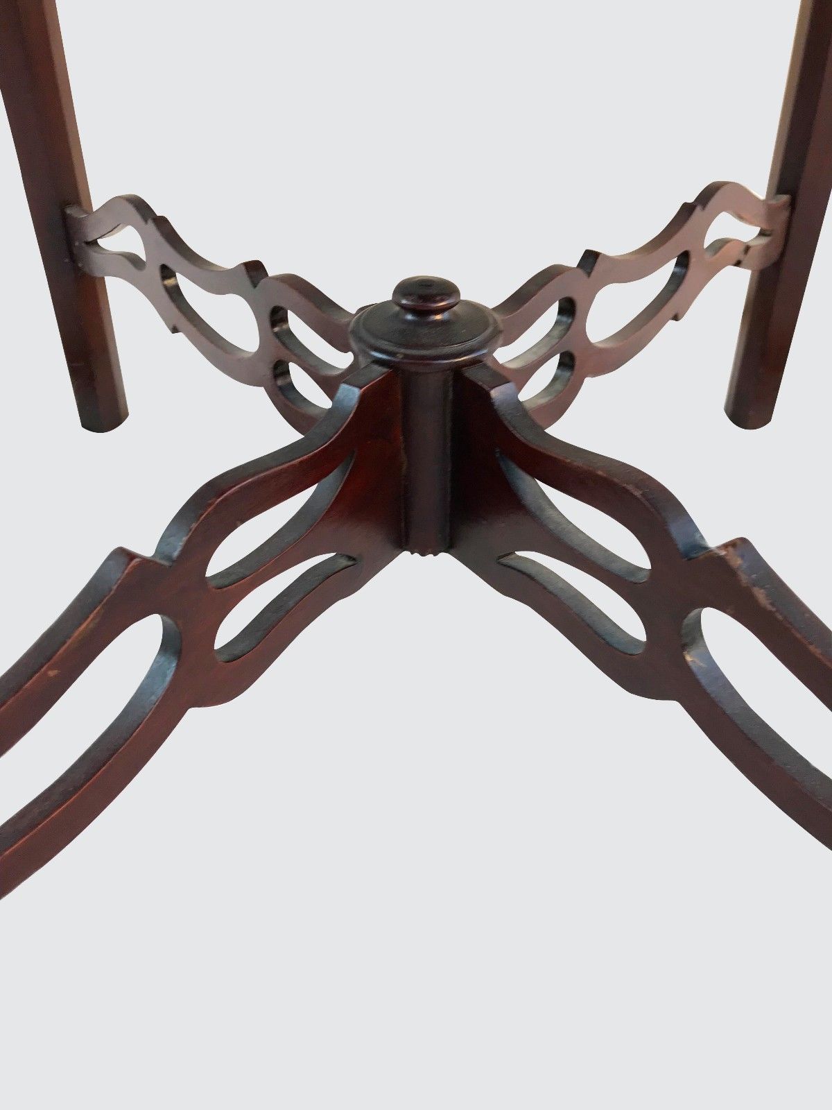 18TH CENTURY CHIPPENDALE CONNECTICUT SHAPED TOP PEMBROKE TABLE-CHAPIN SHOP