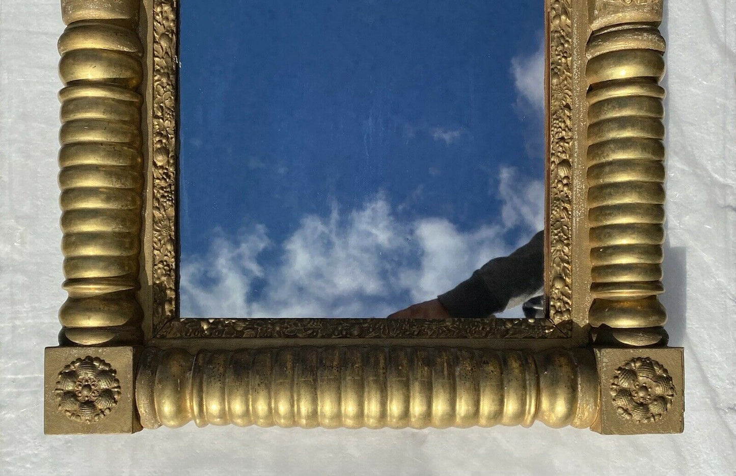 19TH C ANTIQUE FEDERAL PERIOD GOLD GILT SHELL CARVED MIRROR WITH ACORN FINIALSS