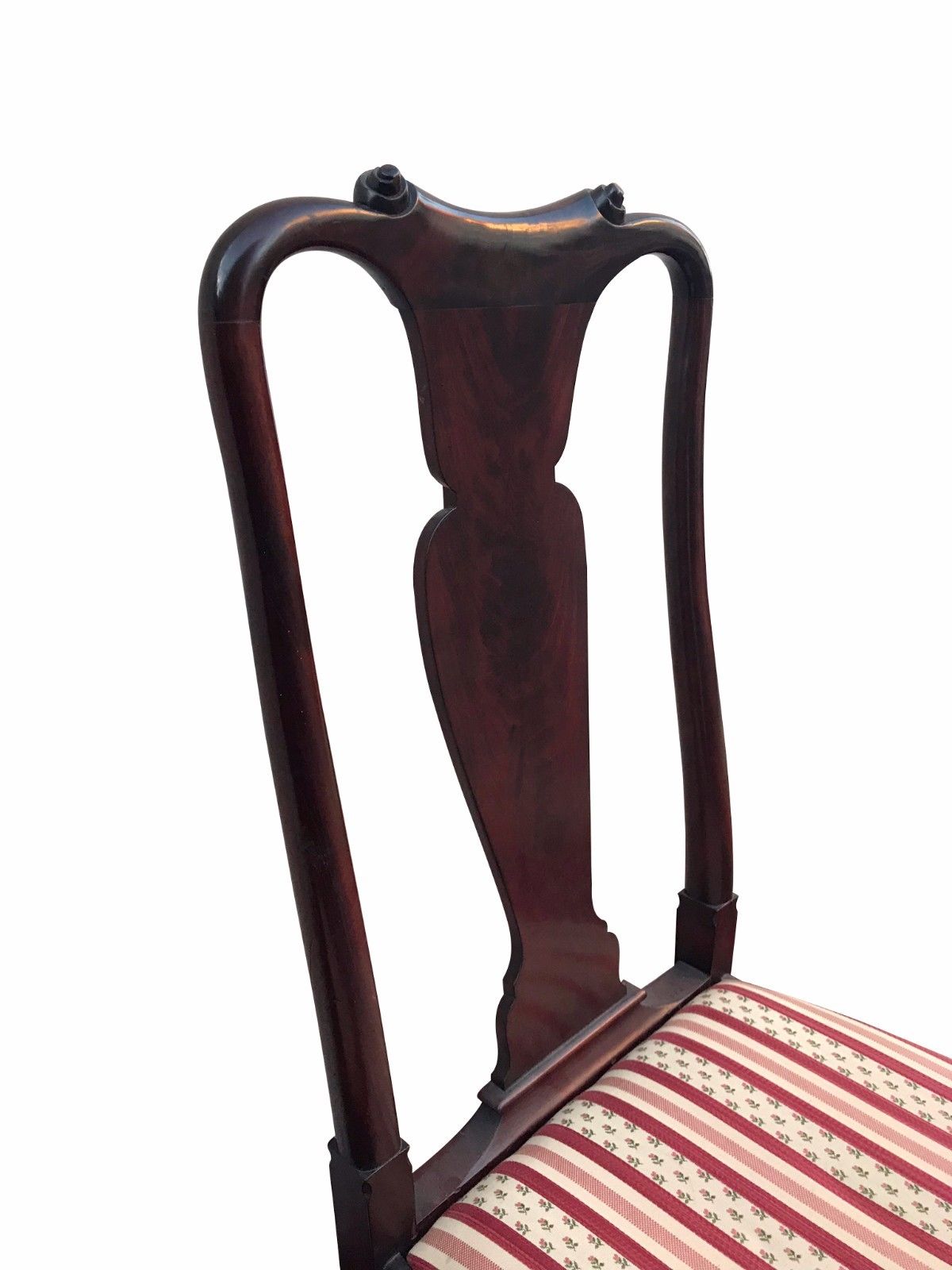 PAIR OF QUEEN ANNE STYLE MAHOGANY SIDE CHAIRS WITH GRACEFUL PAD FEET