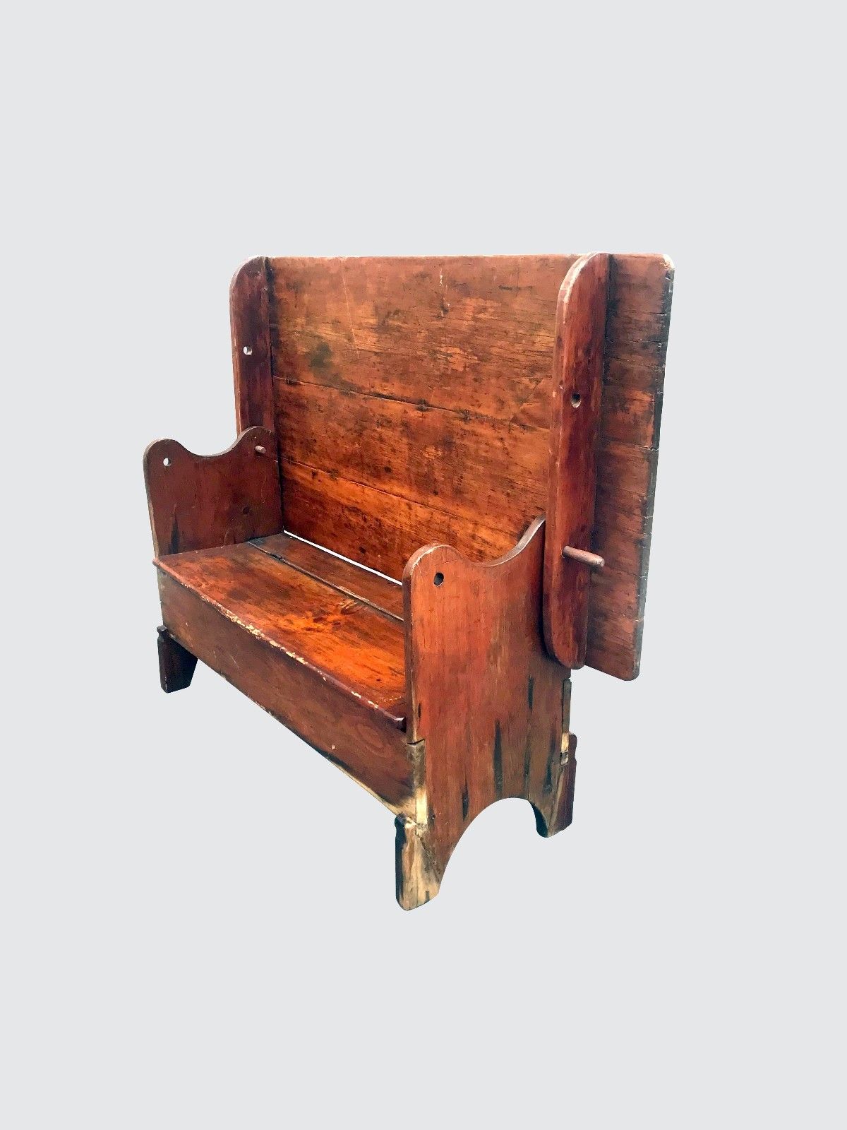 EARLY 19TH CENTURY NEW ENGLAND PRIMITIVE PUMPKIN PINE HUTCH TABLE WITH SEAT BOX
