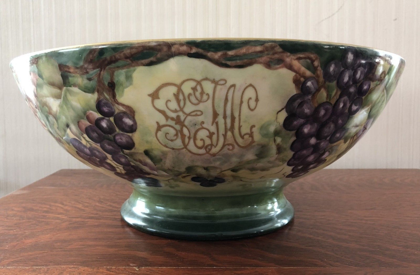 T&V LIMOGES HAND PAINTED GRAPE PAINTED PUNCH BOWL