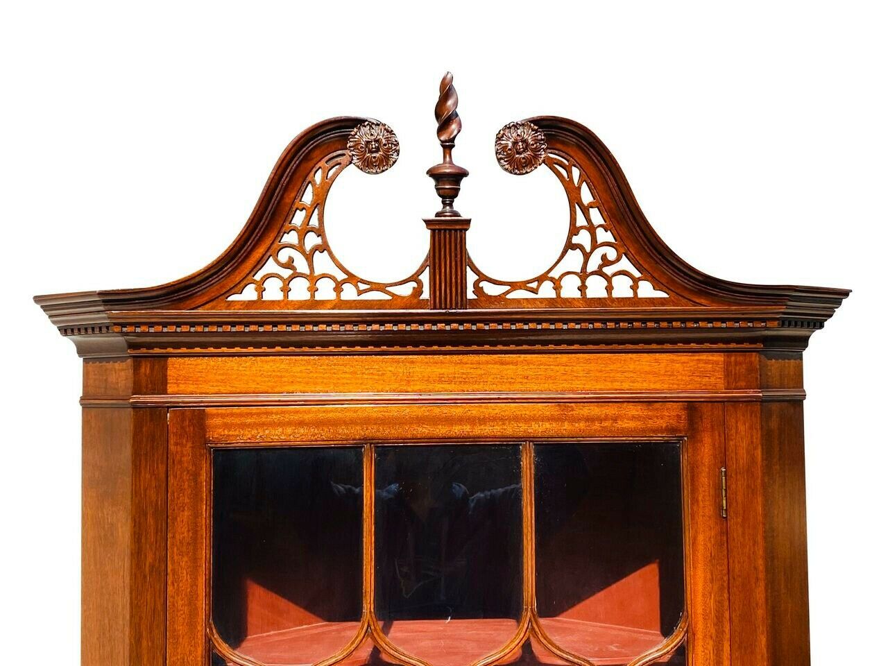 20TH C FEDERAL ANTIQUE STYLE MAHOGANY CORNER CABINET / CUPBOARD