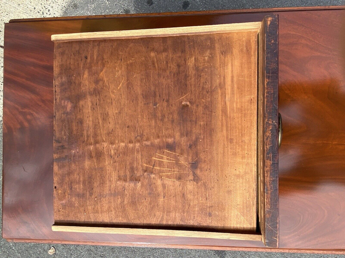Early 19th Century Federal Mahogany Dropleaf Table With Brass Floral Ring Pulls