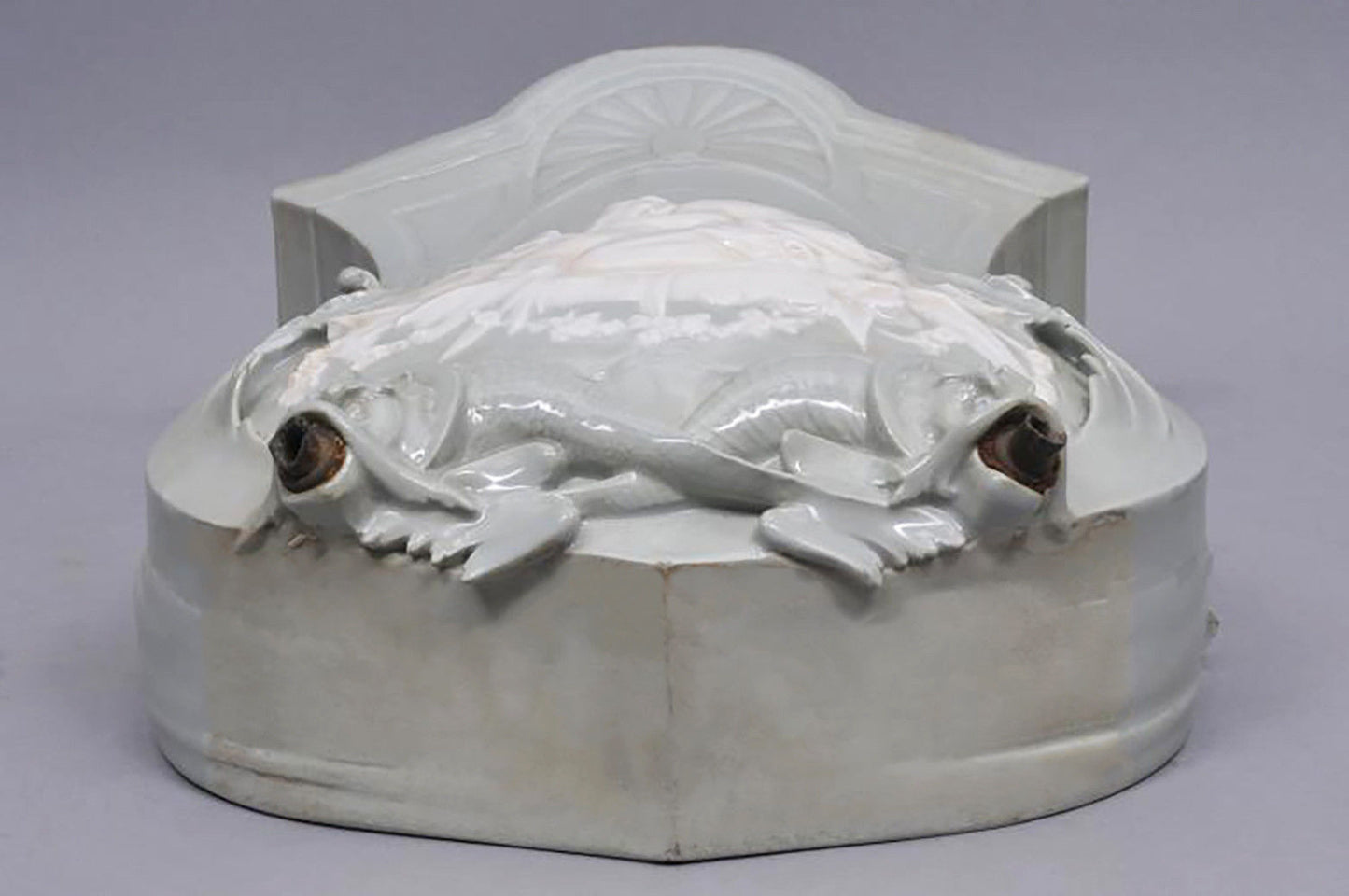 19TH CENTURY FRENCH SLIP DECORATED CELEDON GREEN LAVABO TANK WITH COVER