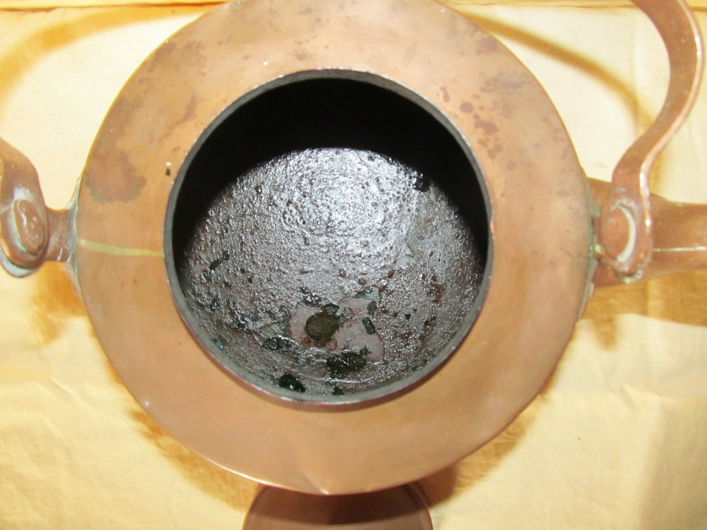 EXCELLENT 1800 LARGE COPPER TEA POT WITH COVERED SPOT