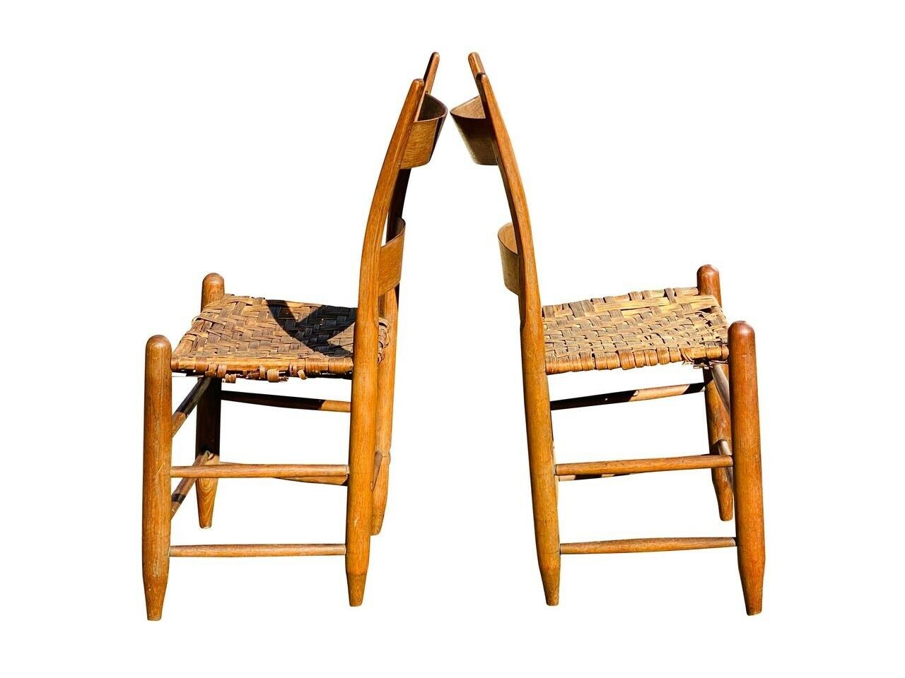 19TH C ANTIQUE COUNTRY PRIMITIVE PAIR OF WINDSOR THUMB BACK CHAIRS