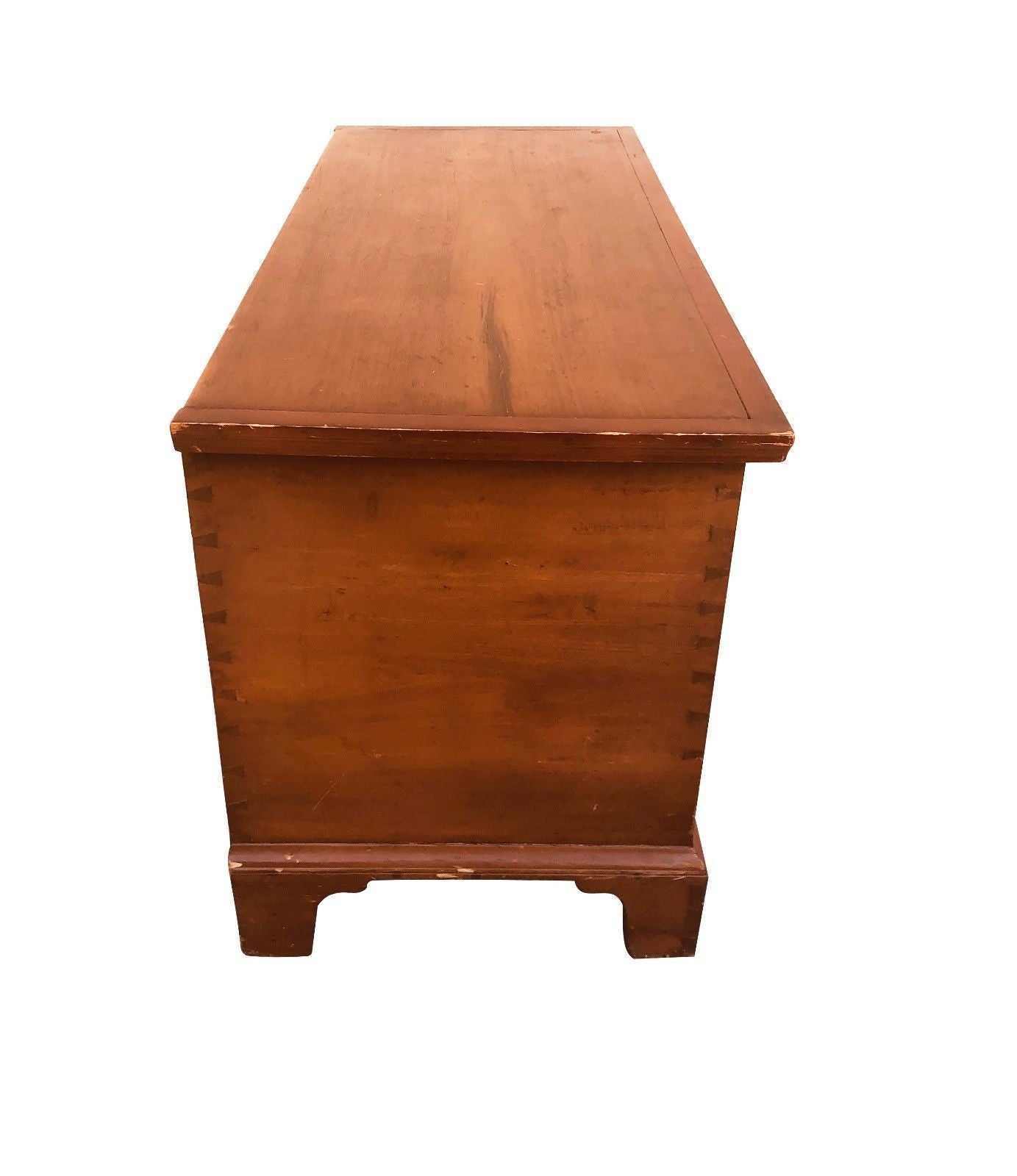 18TH CENTURY QUEEN ANNE PENNSYLVANIA BRACKET CHEST ON BRACKET FEET