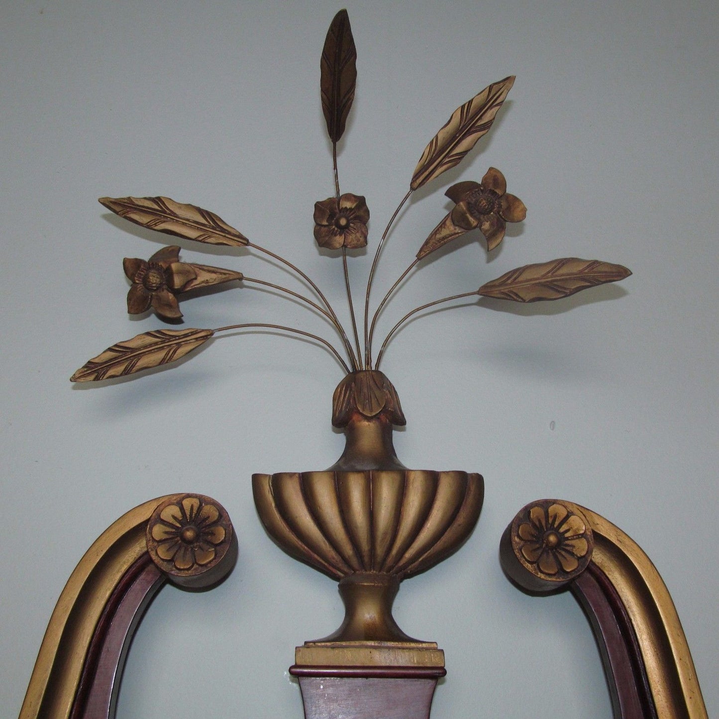 FINELY INLAID FEDERAL MAHOGANY MIRROR WITH CARVED & GOLD GILT EMBELLISHMENTS