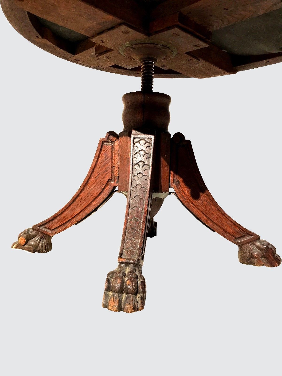 HONER CARVED OAK LEATHER SWIVEL EXECUTIVE DESK CHAIR WITH LION CARVED HEADS