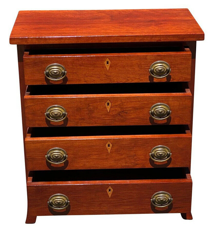 20TH C HEPPLEWHITE ANTIQUE STYLE CHERRY BACHELORS CHEST / NIGHTSTAND