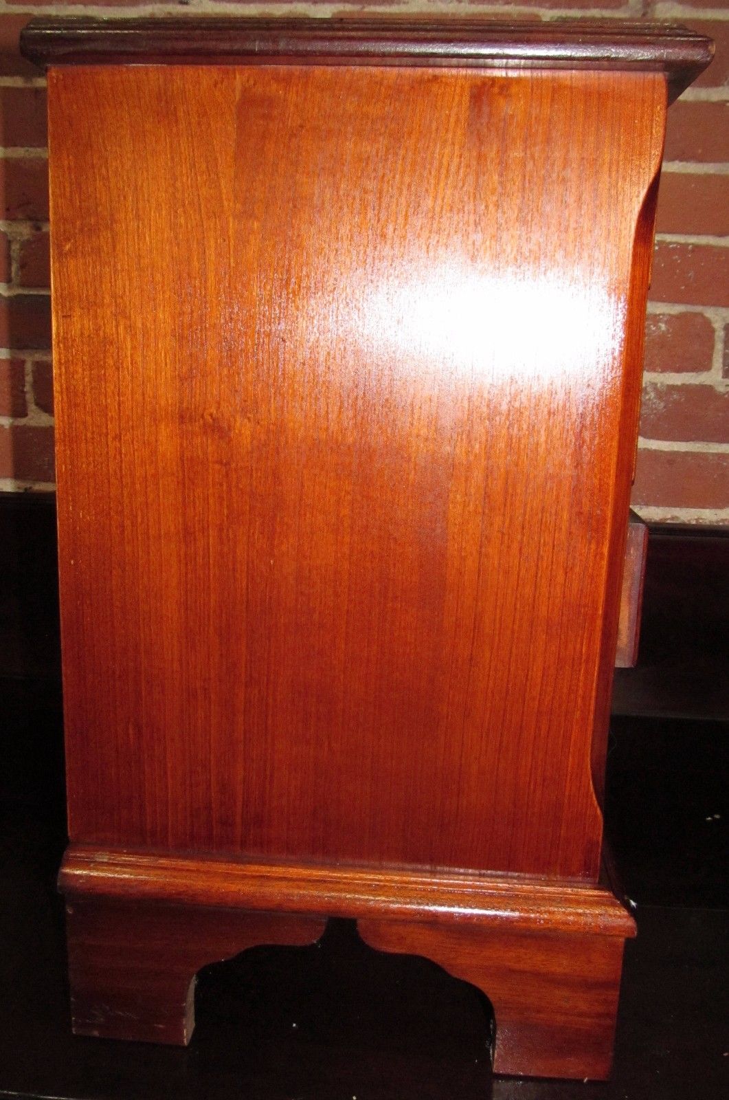 FINE MAHOGANY CHIPPENDALE STYLED CROSS BAND INLAID "MINI CHEST"-FINE BRASSES
