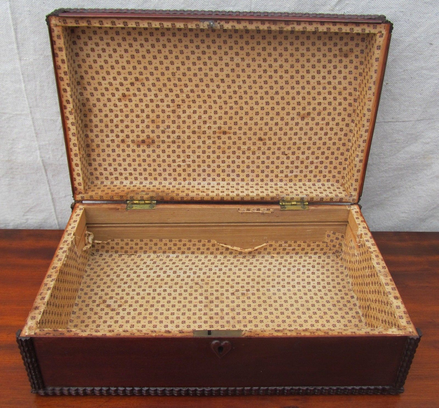 LOVELY FEDERAL PERIOD MAHOGANY RIBBON CARVED BOX WITH HEART SHAPED ESCUTCHEON