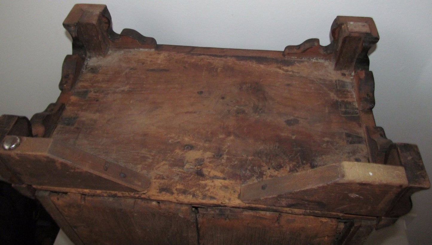 IMPORTANT 18TH CENTURY QUEEN ANNE PERIOD WALNUT SPICE CHEST WITH TOMBSTONE DOOR