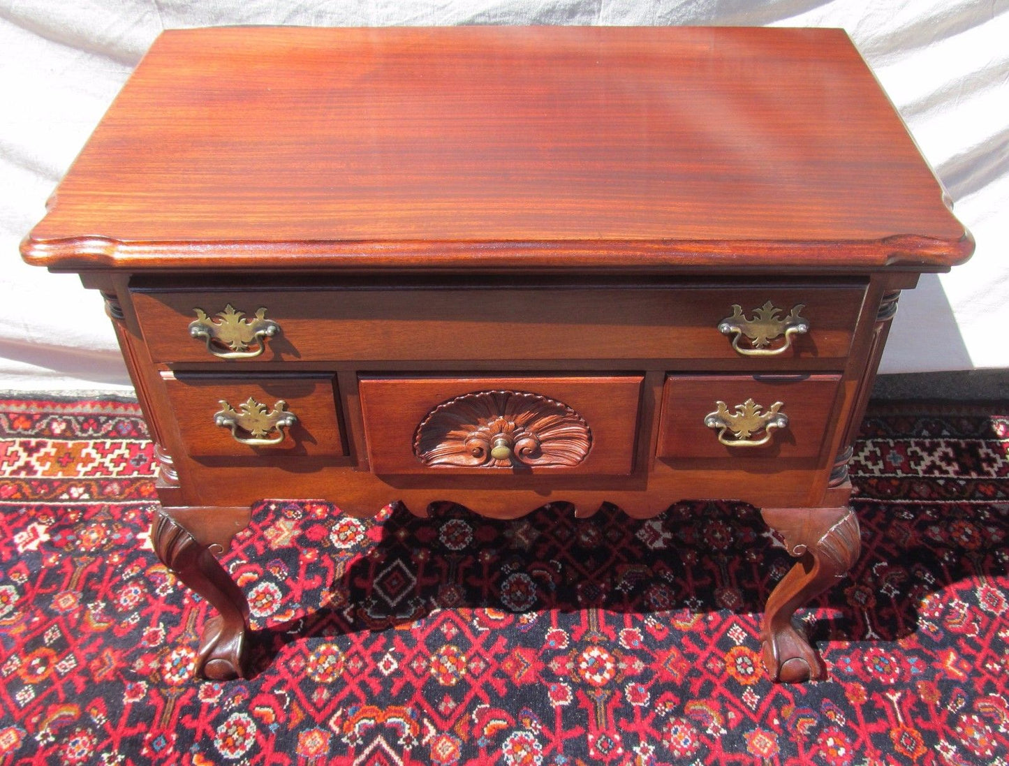 CHIPPENDALE MAHOGANY PHILADELPHIA STYLE SHELL CARVED CUSPID CORNER TOP LOWBOY