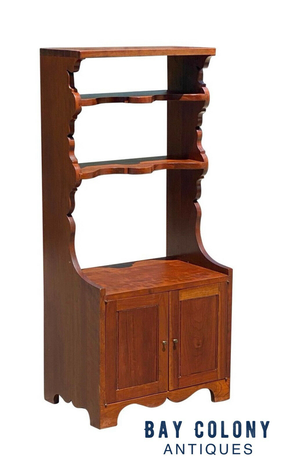 20TH C QUEEN ANNE ANTIQUE STYLE CHERRY CABINET / CUPBOARD